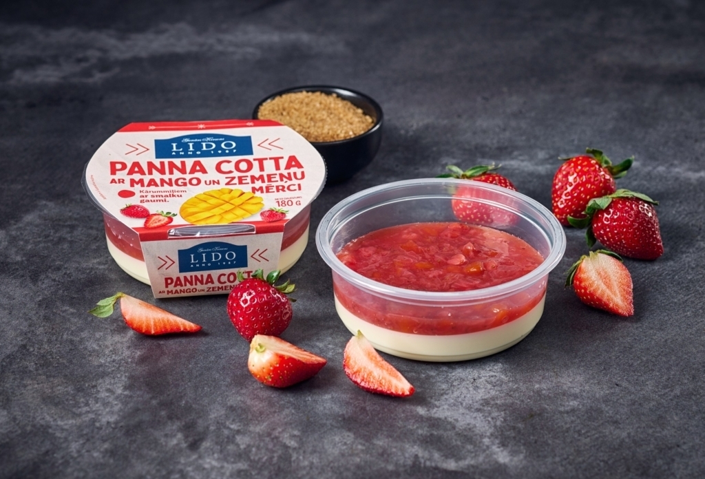 Panna Cotta ar mango un zemeņu mērci