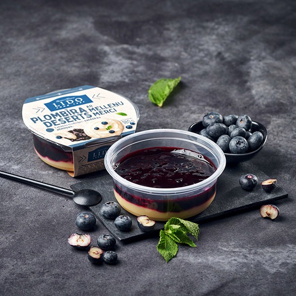 Plombīra deserts ar melleņu mērci