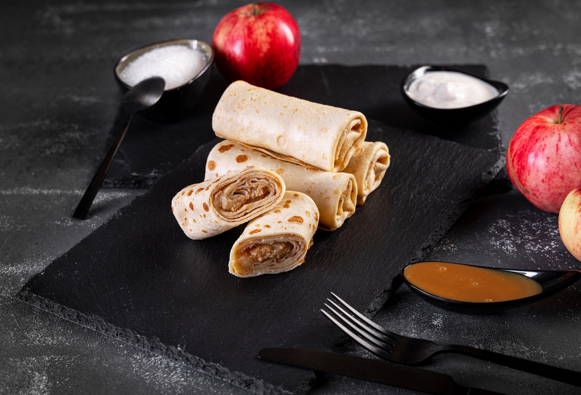 Pancakes with apple caramel filling (4 pcs)